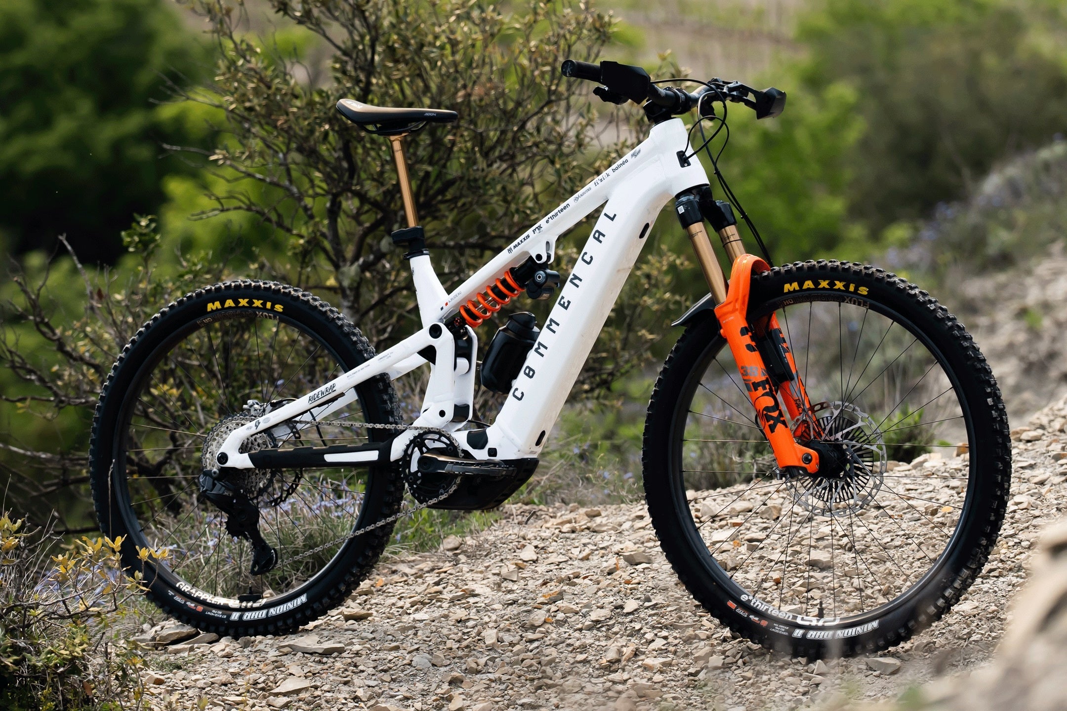 A full-power Commencal Bosch E-MTB on Sidekick Flux carbon wheels.