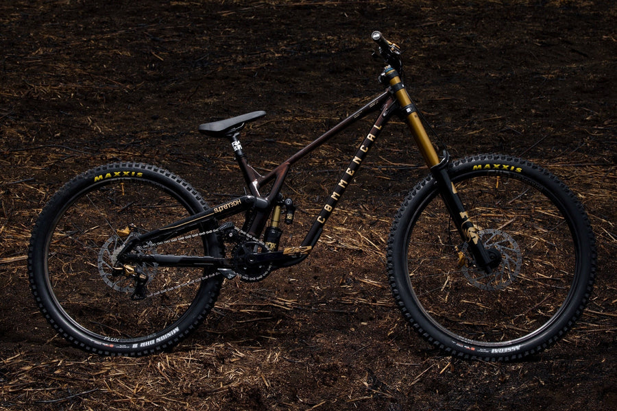 A custom Commencal Supreme DH on Sidekick Flux carbon wheels and Helix Race Alloy GR cranks.