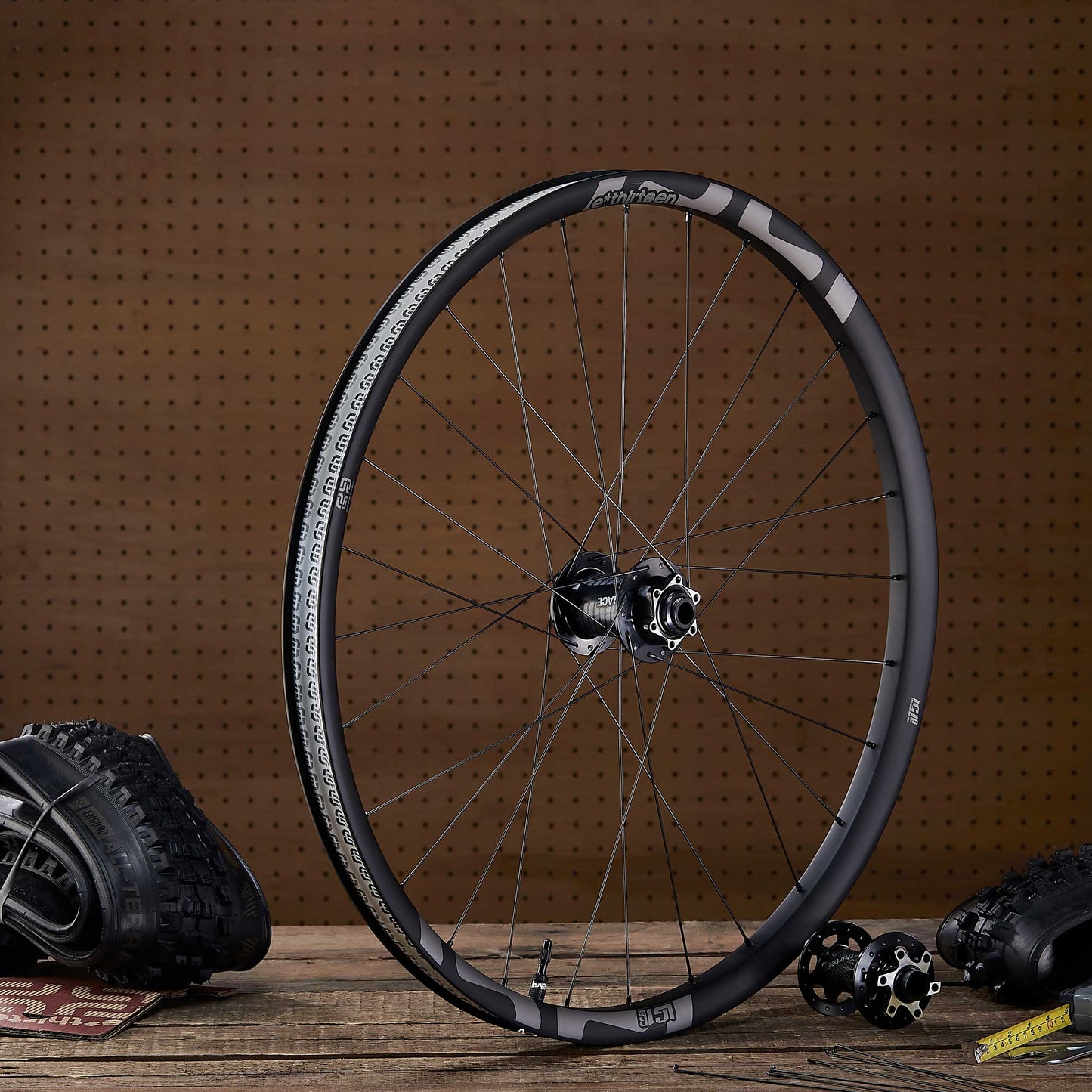 LG1 Race Carbon Enduro Wheels e*thirteen